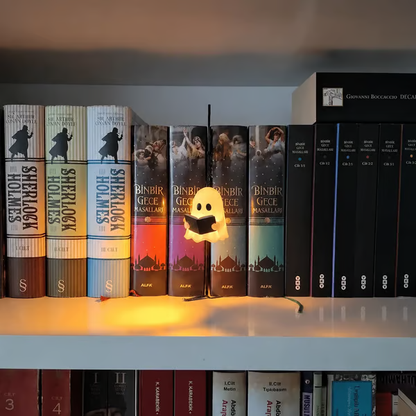 👻 Cute Ghost LED Night Light – Cozy Bookshelf Lamp for Reading & Halloween Decor